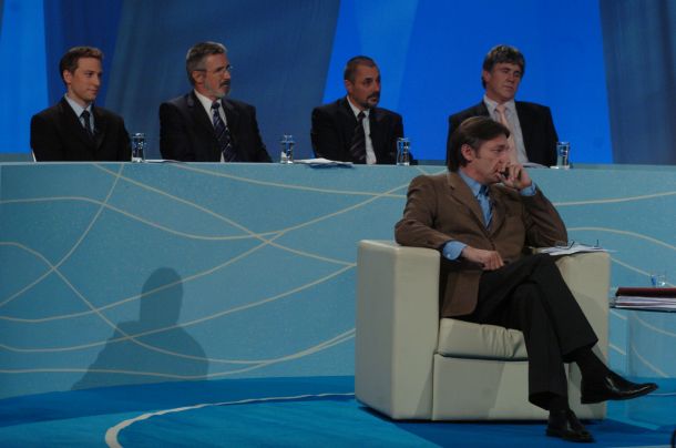 Na tribuni Za boljši program javne radiotelevizije 20. septembra 2005 je Klemen Jaklič zagovarjal Grimsove rešitve in oporekal celo stališčem strokovnjakov Sveta Evrope, ki so trdili, da Grimsov zakon nima zadostne garancije za neodvisnost.
