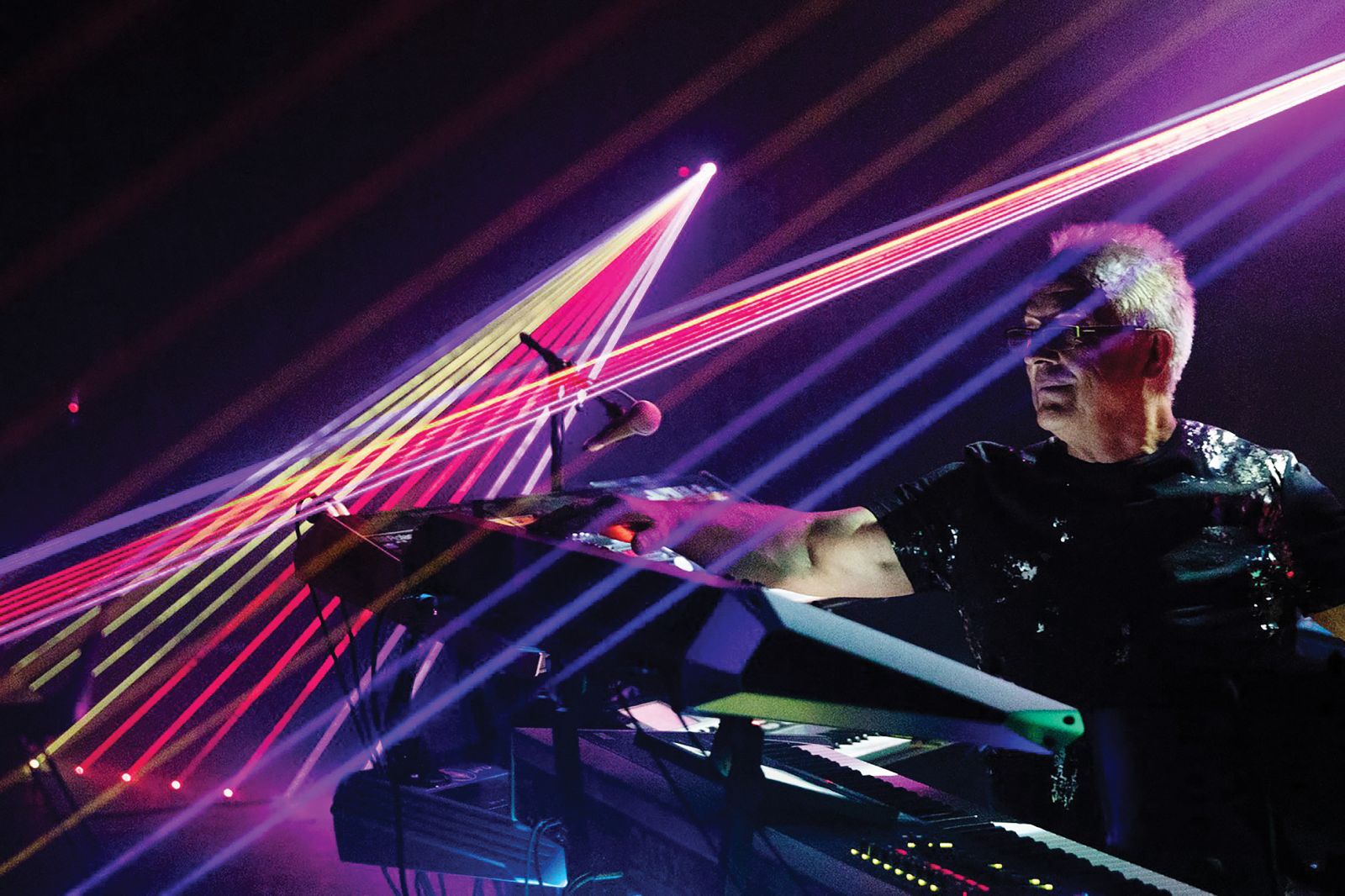 Leta 2016 je Miha Kralj, obkrožen z velikansko floto vintidž sintetizatorjev, po nekaj desetletjih premora v ljubljanskem Kinu Šiška ponovno zaigral kozmične skladbe s kultne plošče Andromeda.