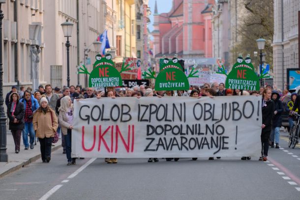 Nedavni protest za ohranitev javnega zdravstva in poziv vladi, naj ukine dopolnilno zdravstveno zavarovanje