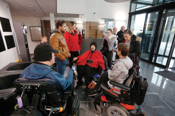 V Iniciativi za osebno asistenco ministru Mescu očitajo, da je diskriminatoren do invalidov.
