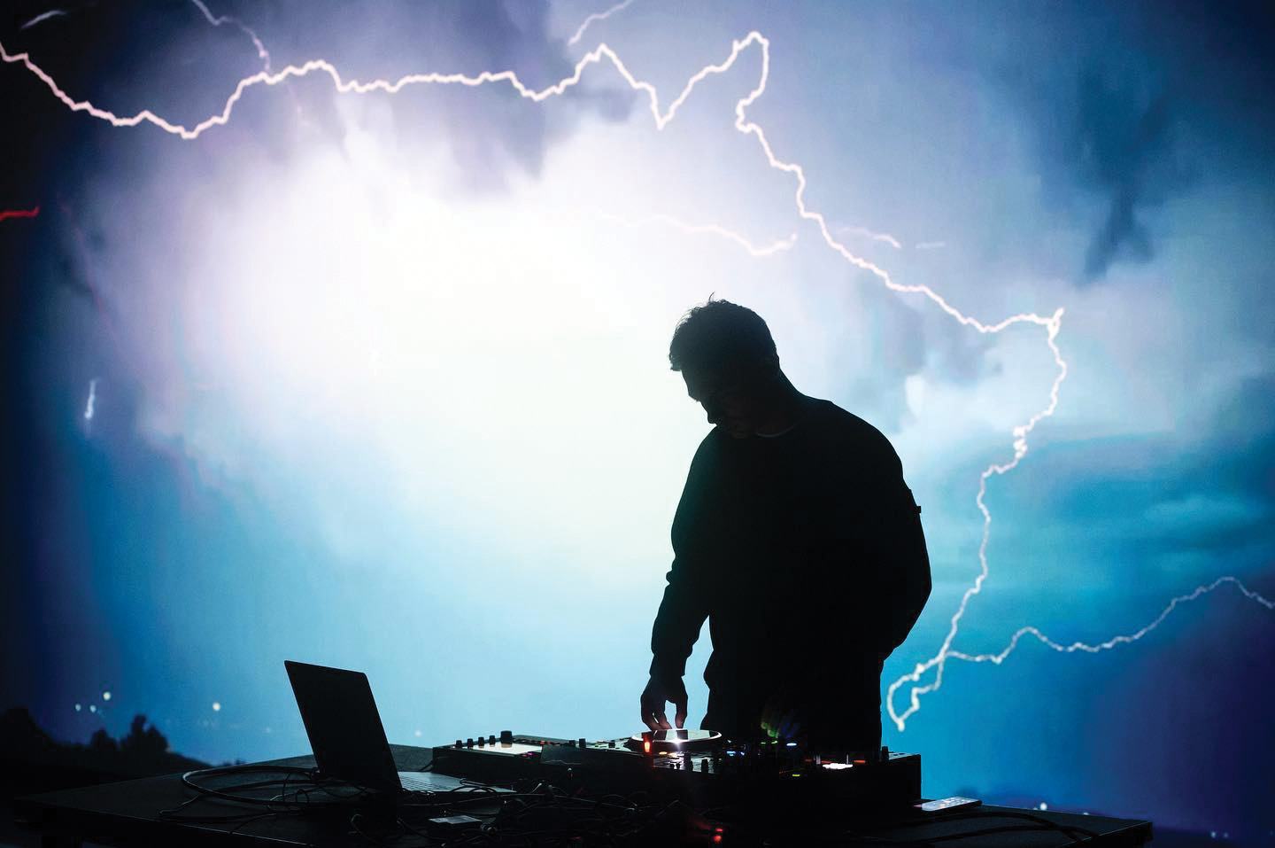 Avdio-vizualne »halucinacije« italijanskega projekta Lorem na lanski Sonici