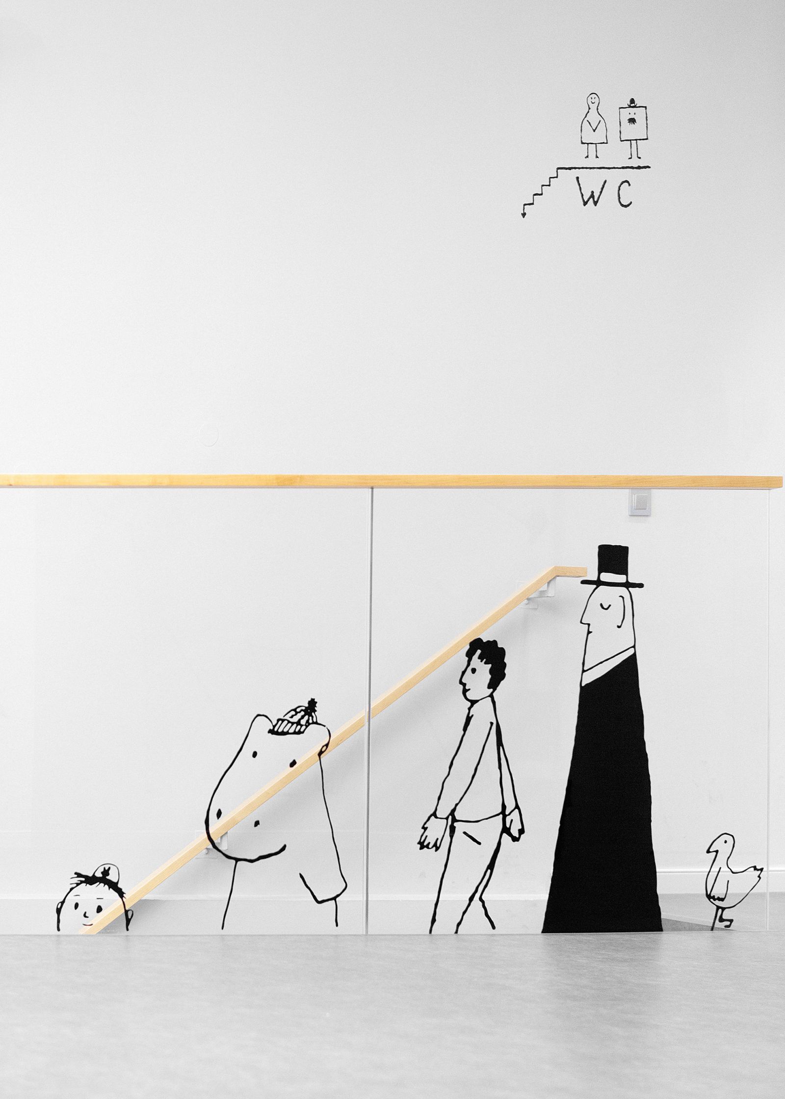 Leta 2015 je z ilustracijami prikupnih likov, izrisanimi le s črno črto, okrasil avlo Lutkovnega gledališča Ljubljana.