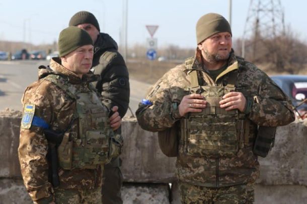 General Valerii Zaluzhnyi in poveljnik ukrajinskih kopenskih sil Oleksandr Sirski 