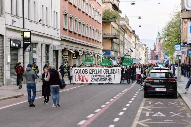 Est-ce que ça marchera cette fois ?  |  MLADINA.si