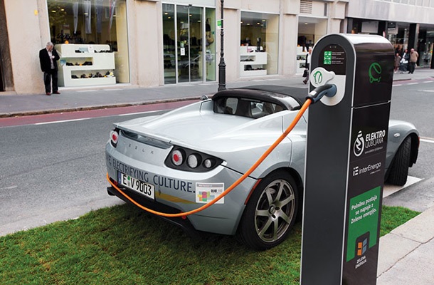 »Prepričujejo nas, da so električni avtomobili edina inovativna ekološka rešitev«