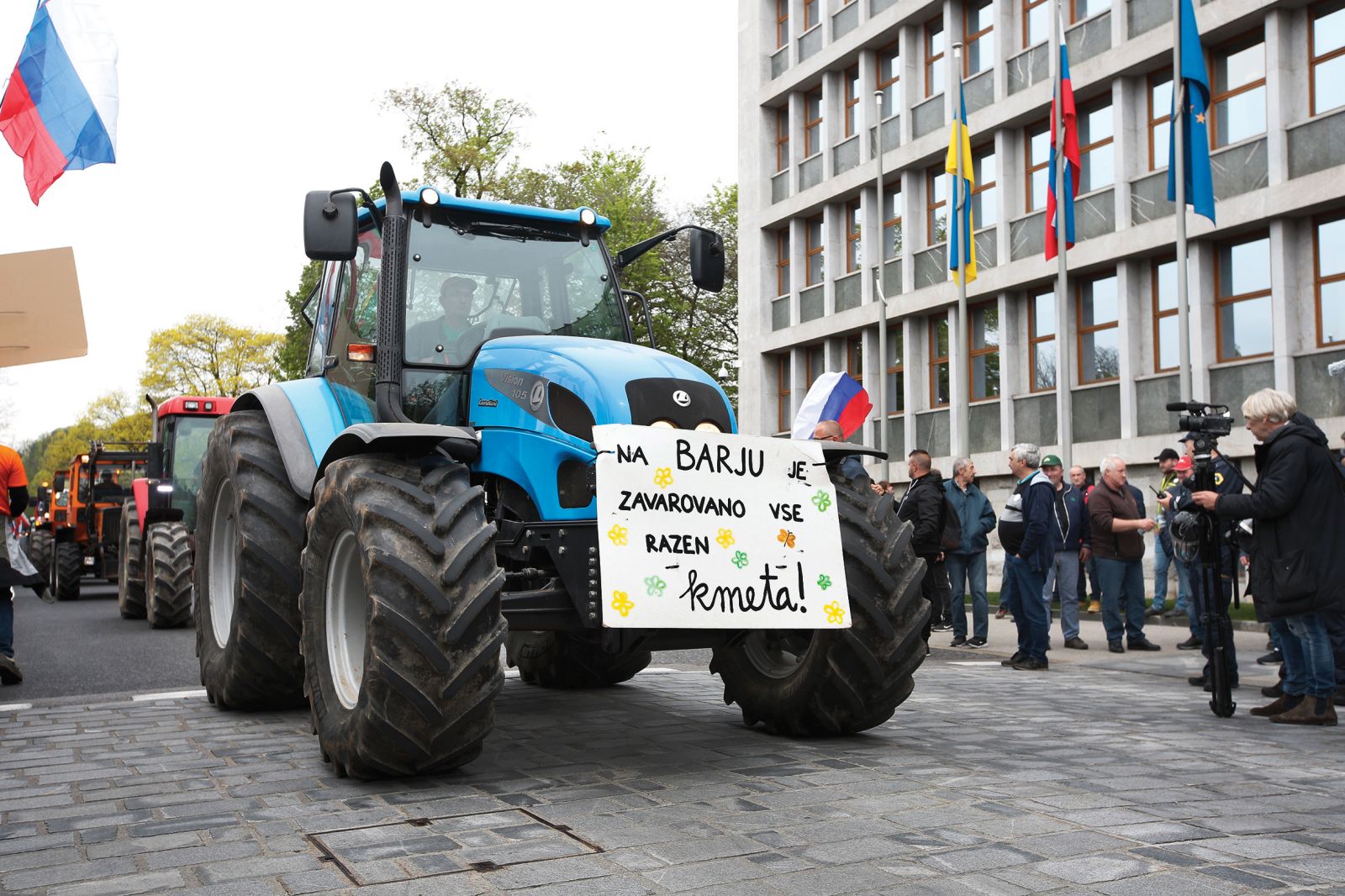 Nekaterim se zdi, da so zahteve okoljevarstvene stroke pretirane, nepotrebne in birokracija po merilu bruseljske elite