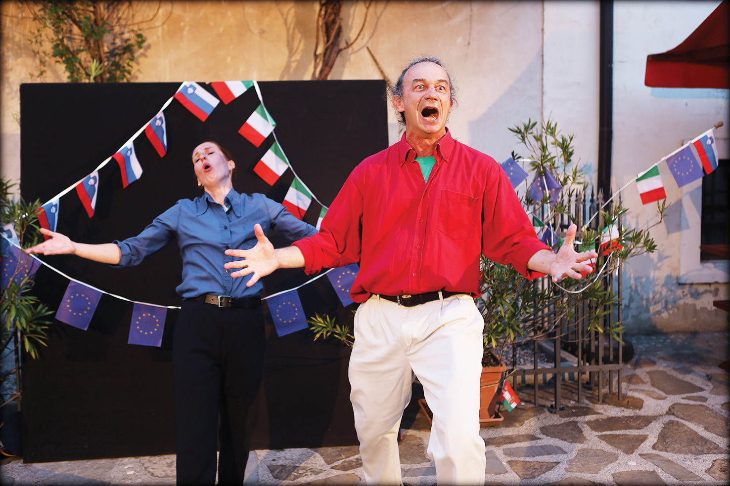 Alenka Marinič in Giovanni Fusetti: Dobrodošli v Slotaliji, Šmartno, Goriška Brda | Sunčan Stone