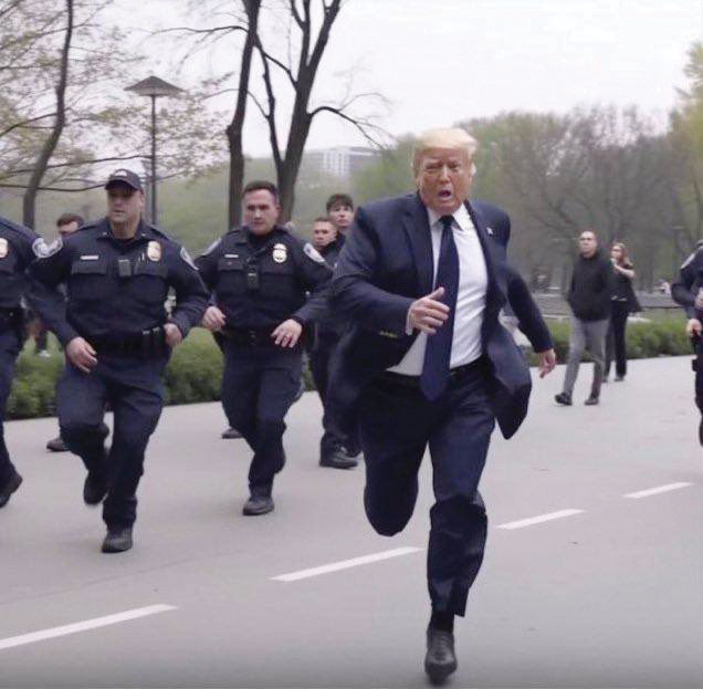 Ena od lažnih fotografij aretacije bežečega Donalda Trumpa, ki so po spletu zaokrožile nekaj dni pred njegovo dejansko aretacijo.