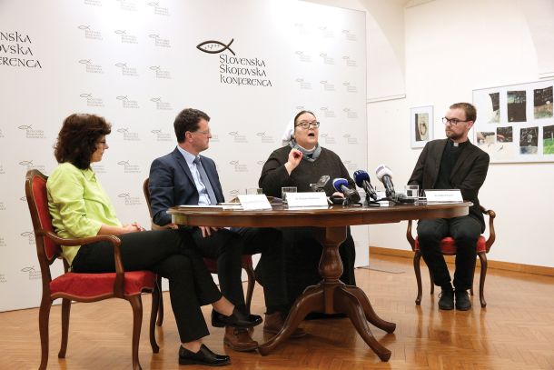 Svoje stališče je v sredo predstavila tudi komisija Pravičnost in mir pri Slovenski škofovski konferenci. Ob predlogu zakona opozarjajo na nevarnost, da bi se s sprejemom zakona lahko »radikalno spremenila kultura vrednotenja človeškega življenja«.