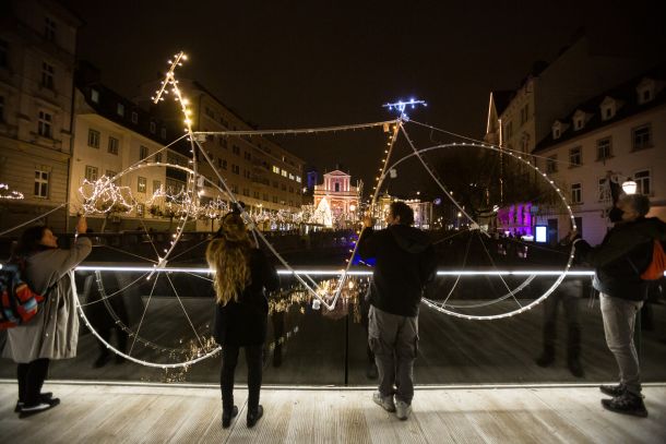 Petkovi protivladni protestniki so se sprehodili tudi skozi mestno jedro