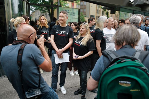 Novinarska stavka poteka že leto dni, a razmere so vedno slabše 