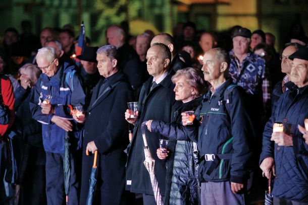 Spomin na žrtve komunističnega nasilja pri Spomeniku revolucije 