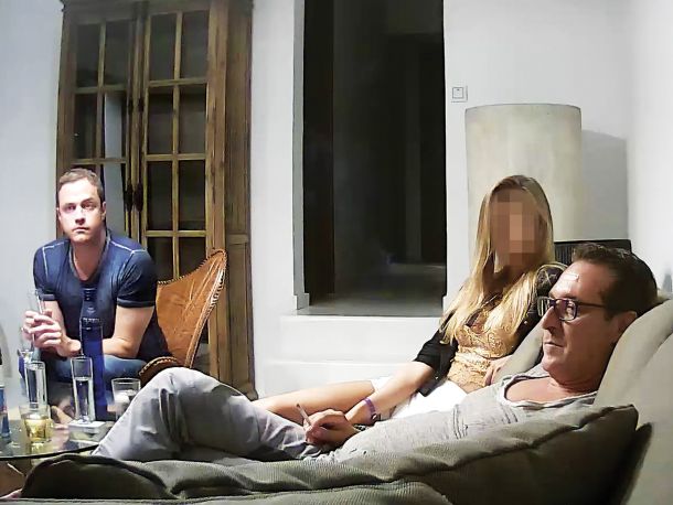 Posnetek iz vile na Ibizi poleti leta 2017: Heinz-Christian Strache, predsednik Svobodnjaške stranke Avstrije, in njegov prijatelj Johann Gudenus in domnevna nečakinja ruskega oligarha.