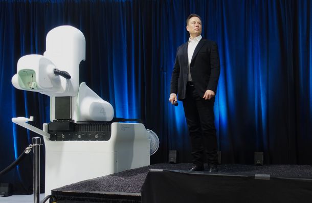 Elon Musk na predstavitvi Neuralinka 