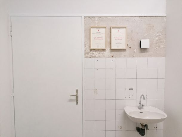 Pita Projekt, White cube – Galerija kiparskega oddelka Akademije za likovno umetnost in oblikovanje Univerze v Ljubljani, 2019-2021, site specific intervention, ALUO, Ljubljana