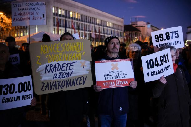 Protest pacientov na Trgu republike v Ljubljani