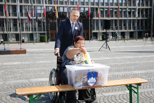 »Volilna pravica ni kaprica« - shod za odpravo odvzema volilne pravice 