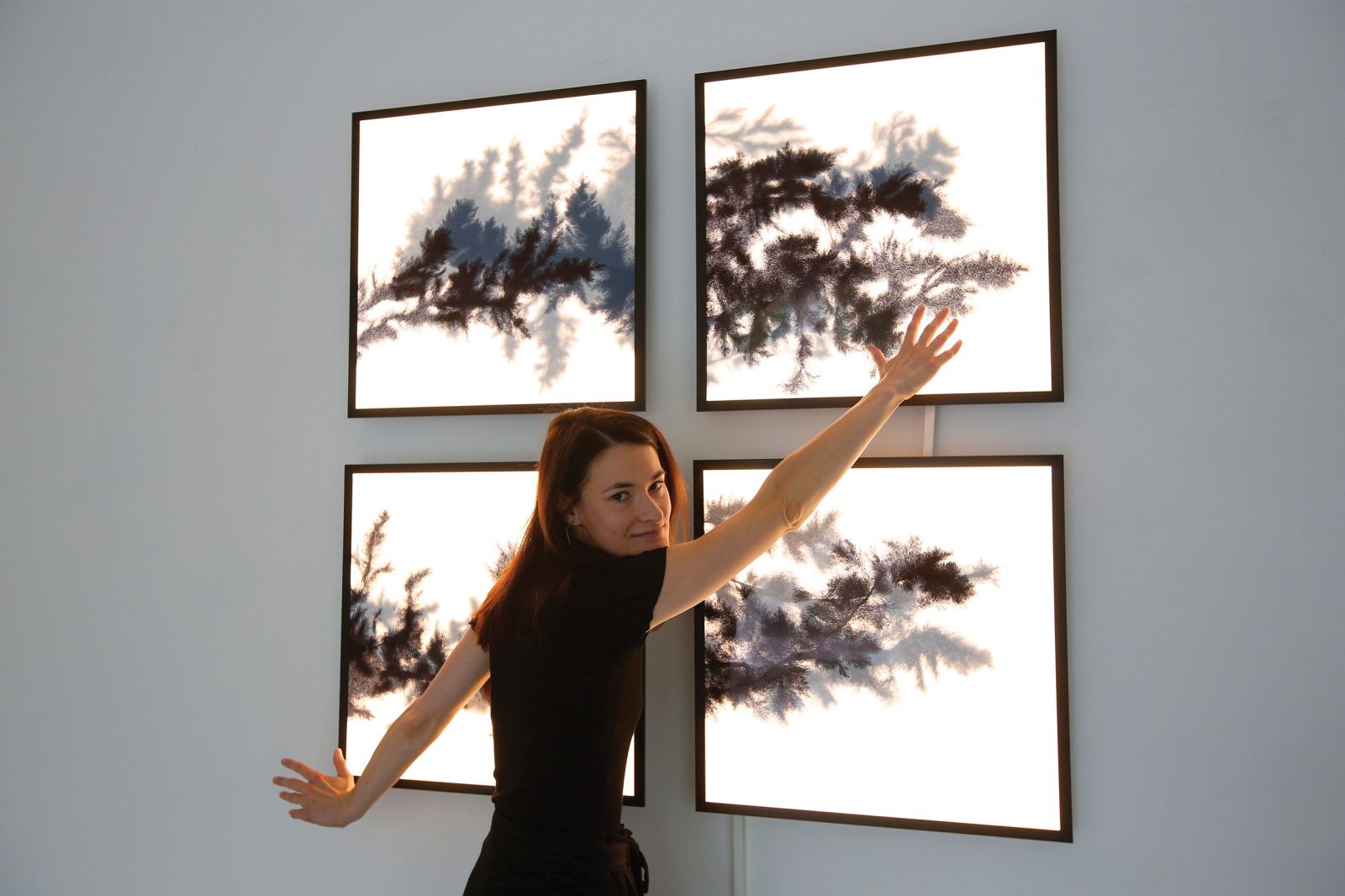 Tina Konec: Prekrivanja / Mangani in Orisi; Bežigrajska galerija 1, LJ | Borut Krajnc