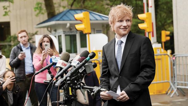 Ed Sheeran je bil obtožen plagiatorstva, a je sodišče zapustil z zmagoslavnim nasmeškom.