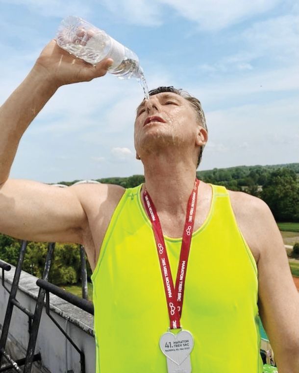 Borut Pahor, kot ga imamo najrajši. Ob objavljeni fotografiji je zaradi dobrega rezultata na maratonu v Radencih pripisal, da je »ta hip precej srečen«.