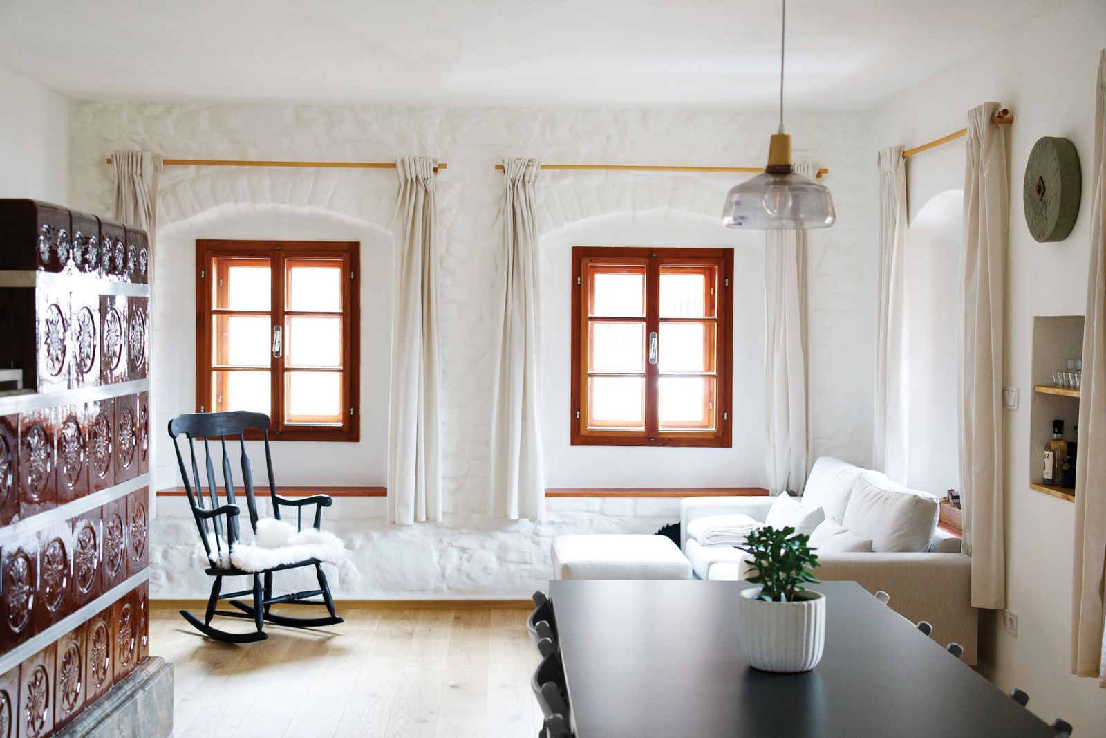 Isto stanovanje, potem ko ga je vrhunsko prenovil mladi arhitekt Jan Šimnovec