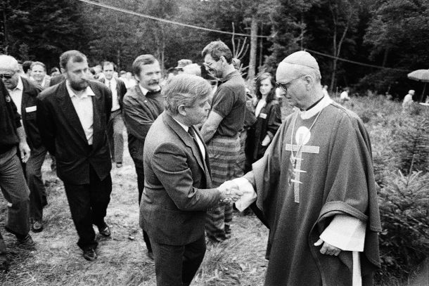 Prizorišče pod Krenom v Kočevskem rogu, kjer sta 8. julija 1990 nekdanji predsednik Slovenije Milan Kučan in tedanji ljubljanski nadškof dr. Alojzij Šuštar obžalovala povojne poboje 
