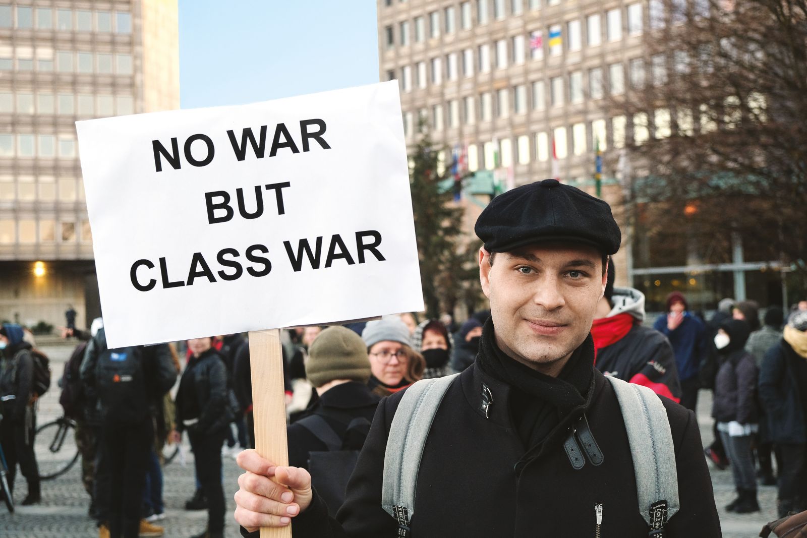 Razredni bojevnik Miha Kordiš na shodu za mir 1. marca 2022, nekaj dni po začetku vojne v Ukrajini