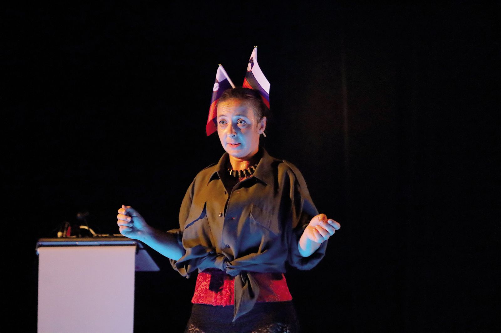 Ana Bezlova: Futraj moj ego 2, Festival Klovnbuf, Stara mestna elektrarna, LJ | Sunčan Stone