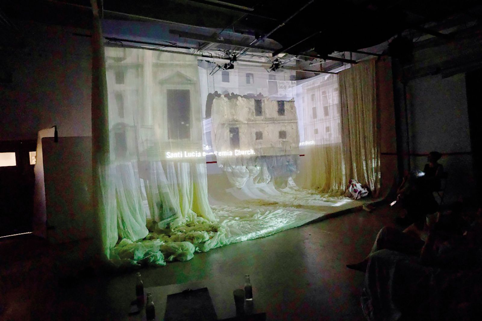 Tina Princ in Gregor Bajt: Onda (Val), avdiovizualna instalacija, Bravobajta, LJ | o Nika Hölcl Praper