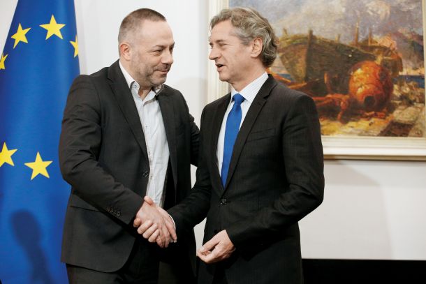 Minister za zdravje Danijel Bešič Loredan in predsednik vlade Robert Golob