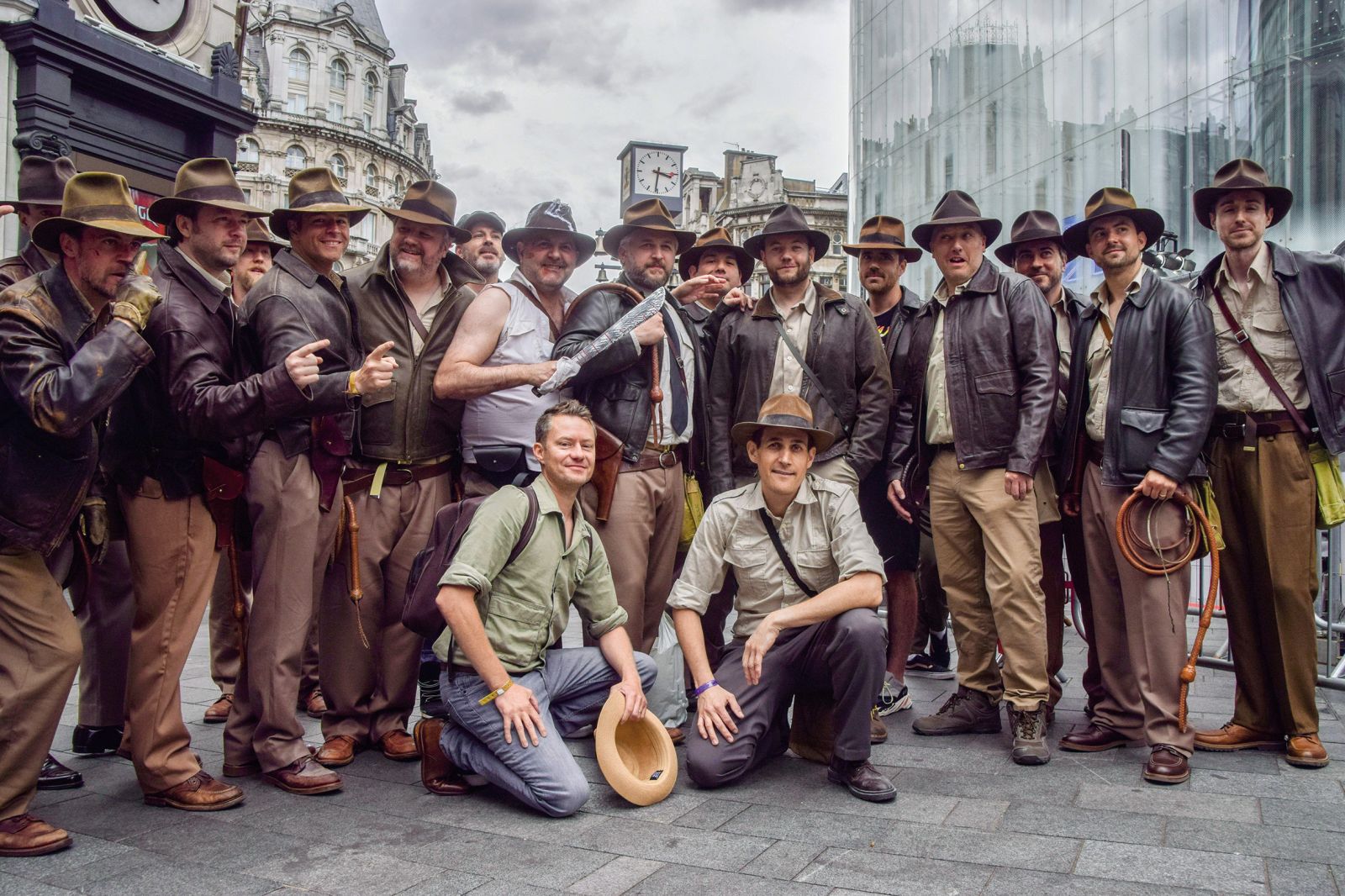 Feni Indiane Jonesa pred londonsko premiero filma »Indiana Jones in artefakti usode«