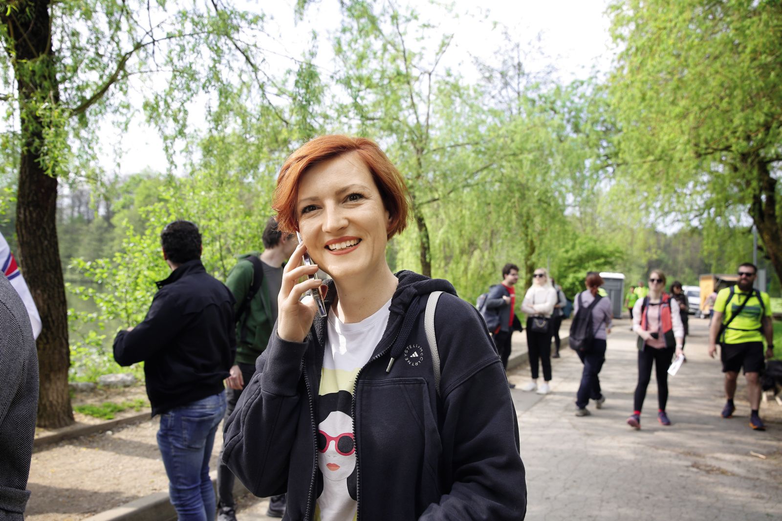 Ministrica za kulturo Asta Vrečko. Ali tudi njen telefon ne razume slovensko?