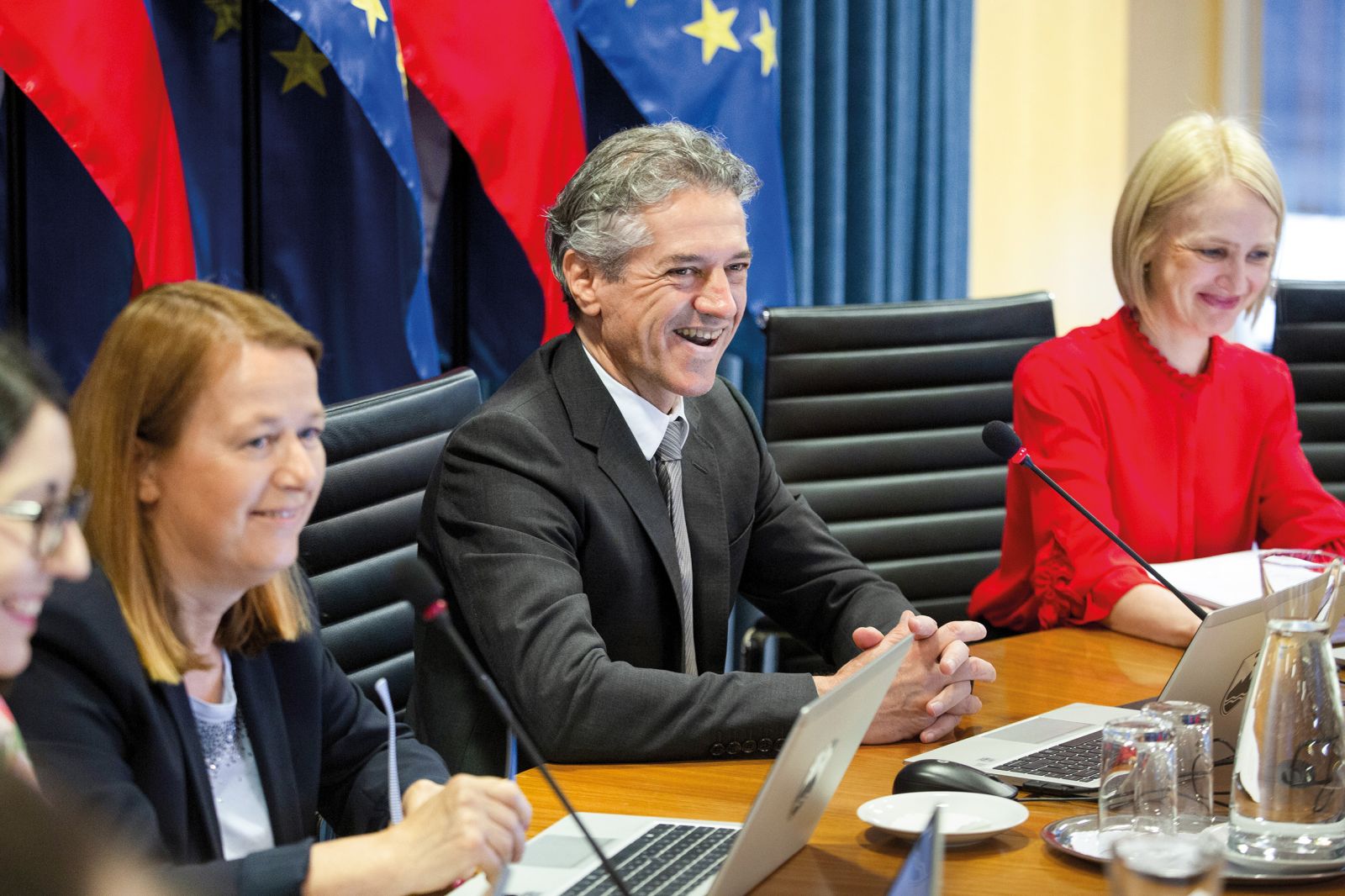 Četrtkova seja vlade, na kateri ni bilo ministra za zdravje Daniela Bešiča Loredana. Dan kasneje je minister odstopil. | Borut Krajnc