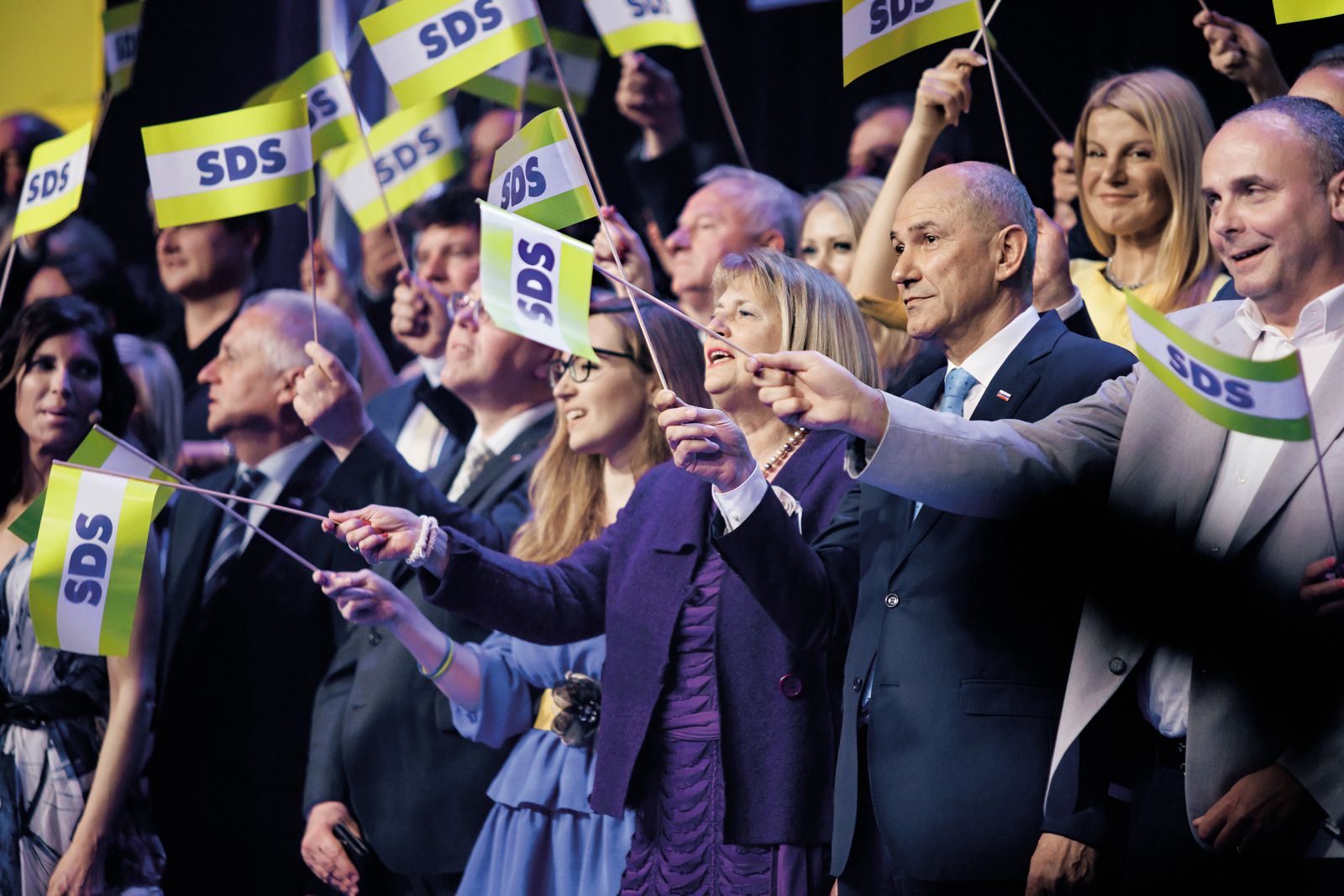 Predvolilna konvencija stranke SDS v Medvodah. Janez Janša je pričakoval zmago, a je na volitvah njegova stranka znova izgubila.