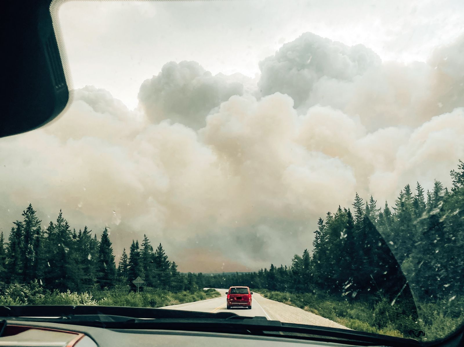 V Kanadi že tedne divjajo gozdni požar