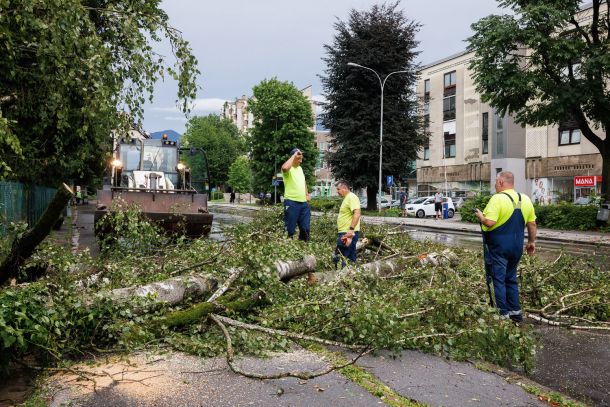 Posledice torkovega neurja v Kranju in okolici