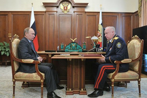 Ruski predsednik Vladimir Putin in vodja ruskega preiskovalnega odbora Aleksander Bastrikin