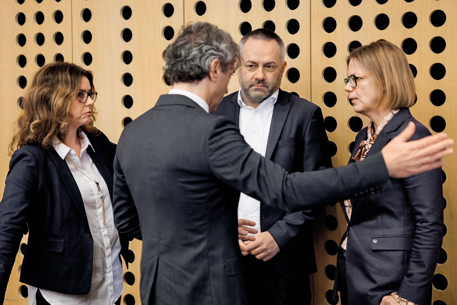Koalicijski vrh na Brdu pri Kranju: Maša Kociper, državna sekretarka v kabinetu predsednika vlade, predsednik vlade Robert Golob, zdravstveni minister Danijel Bešič Loredan in Sanja Ajanović Hovnik, ministrica za javno upravo in notranje zadeve | Luka Dakskobler