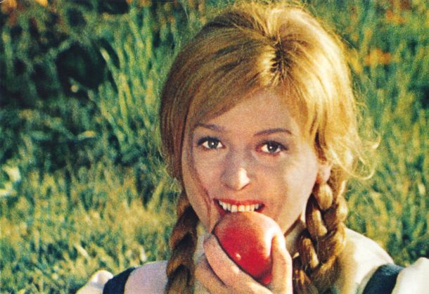 Mileno Zupančič, ki je v filmu Cvetje v jeseni igrala Meto, po vseh teh letih še vedno povsod pričakajo s citrami. Bila je nepozabna. Ženska, ki na koncu filma umre, je vedno nepozabna. 