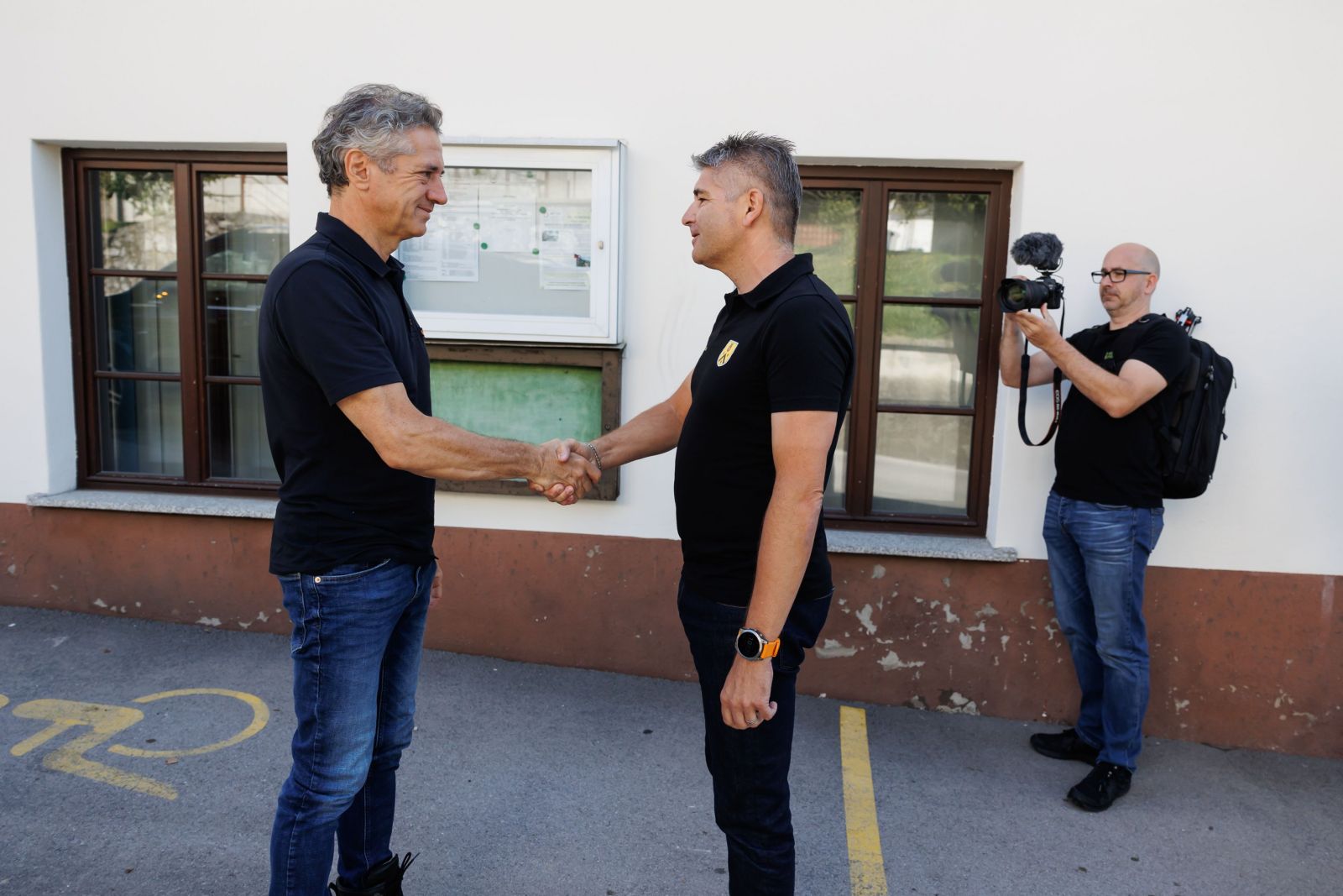 Predsednik vlade 🇸🇮 dr. Robert Golob na obisku v Komendi, kjer si bo ogledal poplavljena območja.