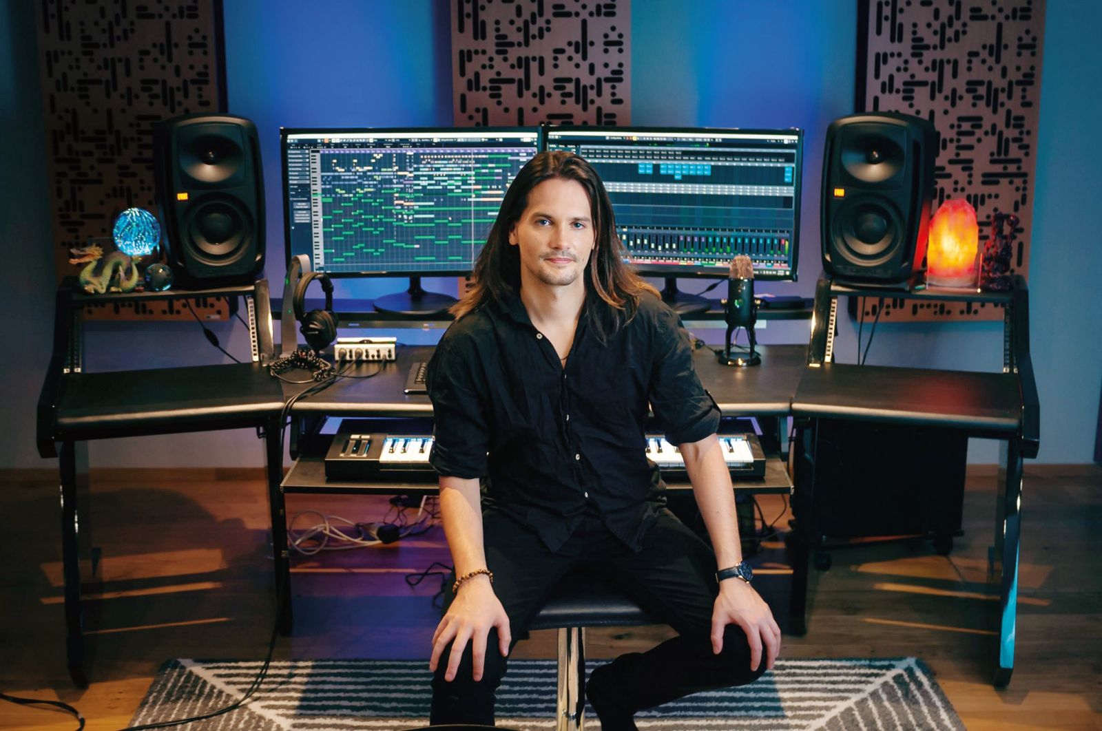 Anže Rozman v losangeleškem studiu Bleeding Fingers, ki ga je ustanovil sloviti skladatelj Hans Zimmer.