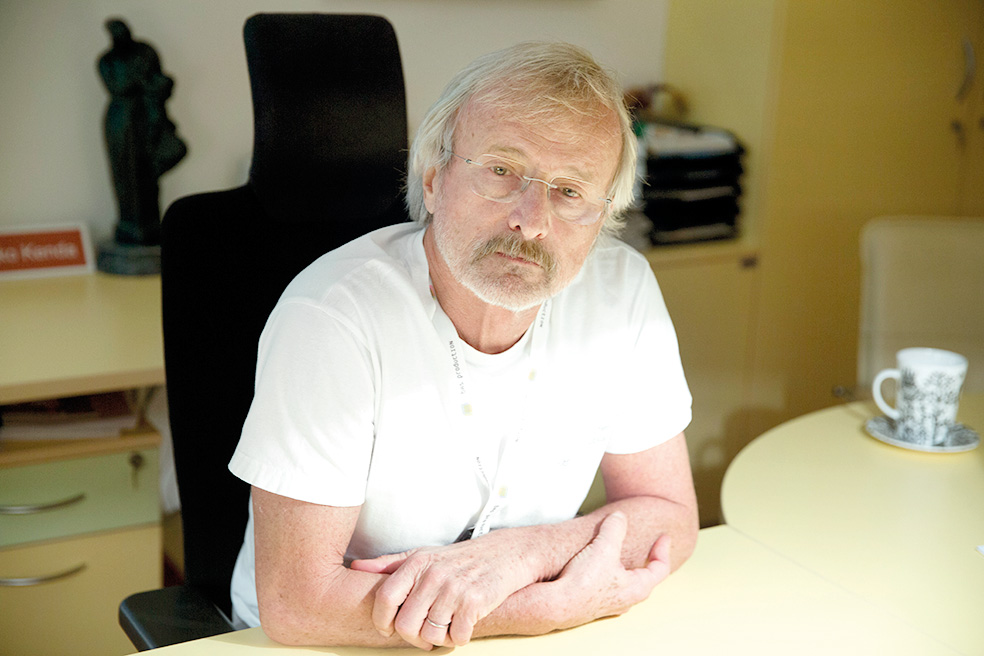Rajko Kenda, pediater: »Zakaj torej človeku, ki je pri polni zavesti in opravilno sposoben, preprečiti, da bi odločal o tistem, kar je zanj najpomembnejše, o lastnem življenju.« (www. mojezivjenje.si)