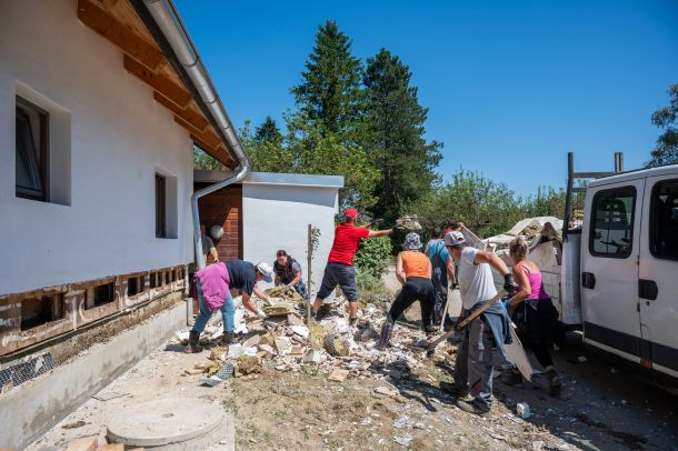 Čistilne akcije ob dnevu solidarnosti po katastrofalnih poplavah