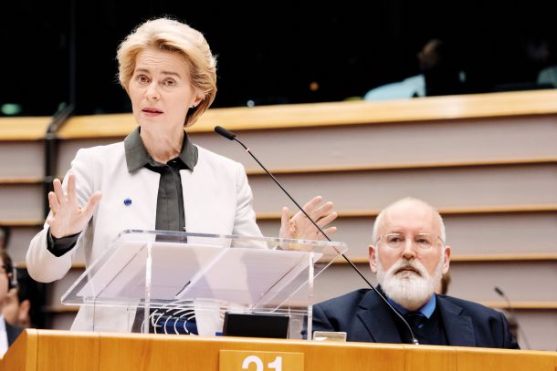 Predsednica evropske komisije Ursula von der Leyen in (zdaj že bivši) podpredsednik Frans Timmermans 