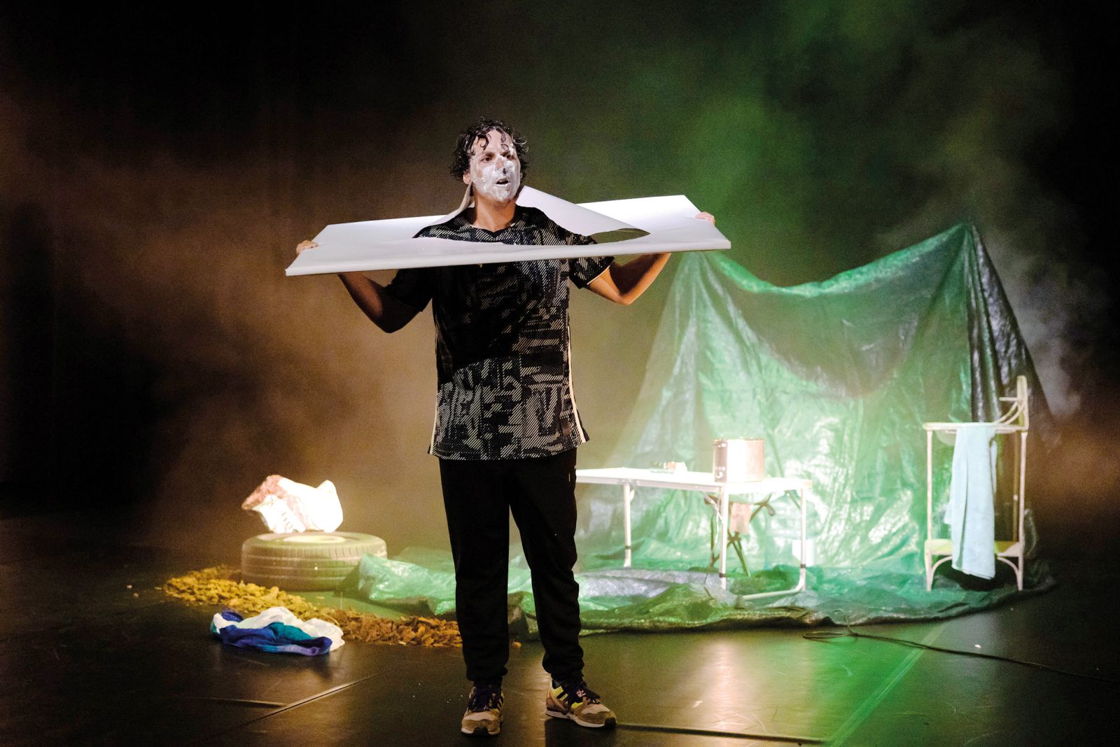 Bernardo Chatillon: Doba jelena #1, Stara mestna elektrarna | Nada Žgank