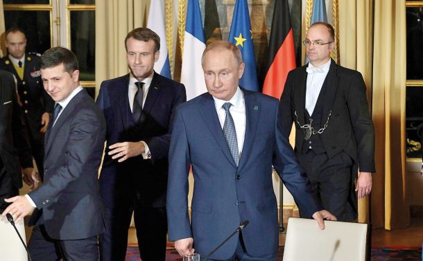 Zadnje srečanje med Zelenskim in Putinom v Parizu decembra 2019 