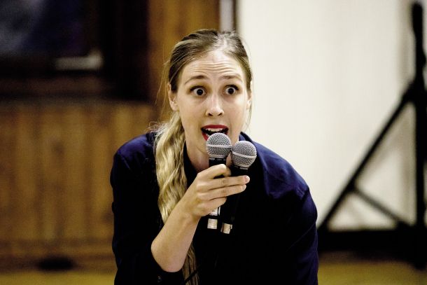 Matea Bilosnić: Kata Strofa, Sindikalna dvorana