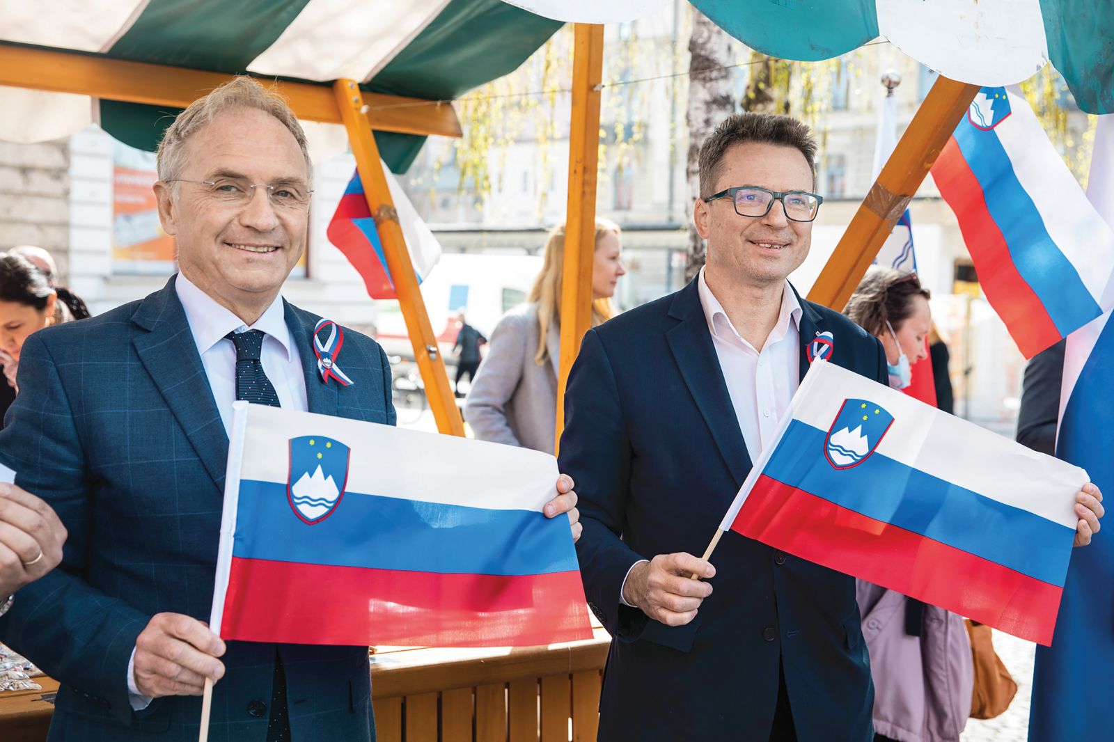 Izplačila neizrabljenih dopustov: Bivša ministra Aleš Hojs, ki je dobil 10.079 evrov, in Zvonko Černač, ki mu je to omogočil/