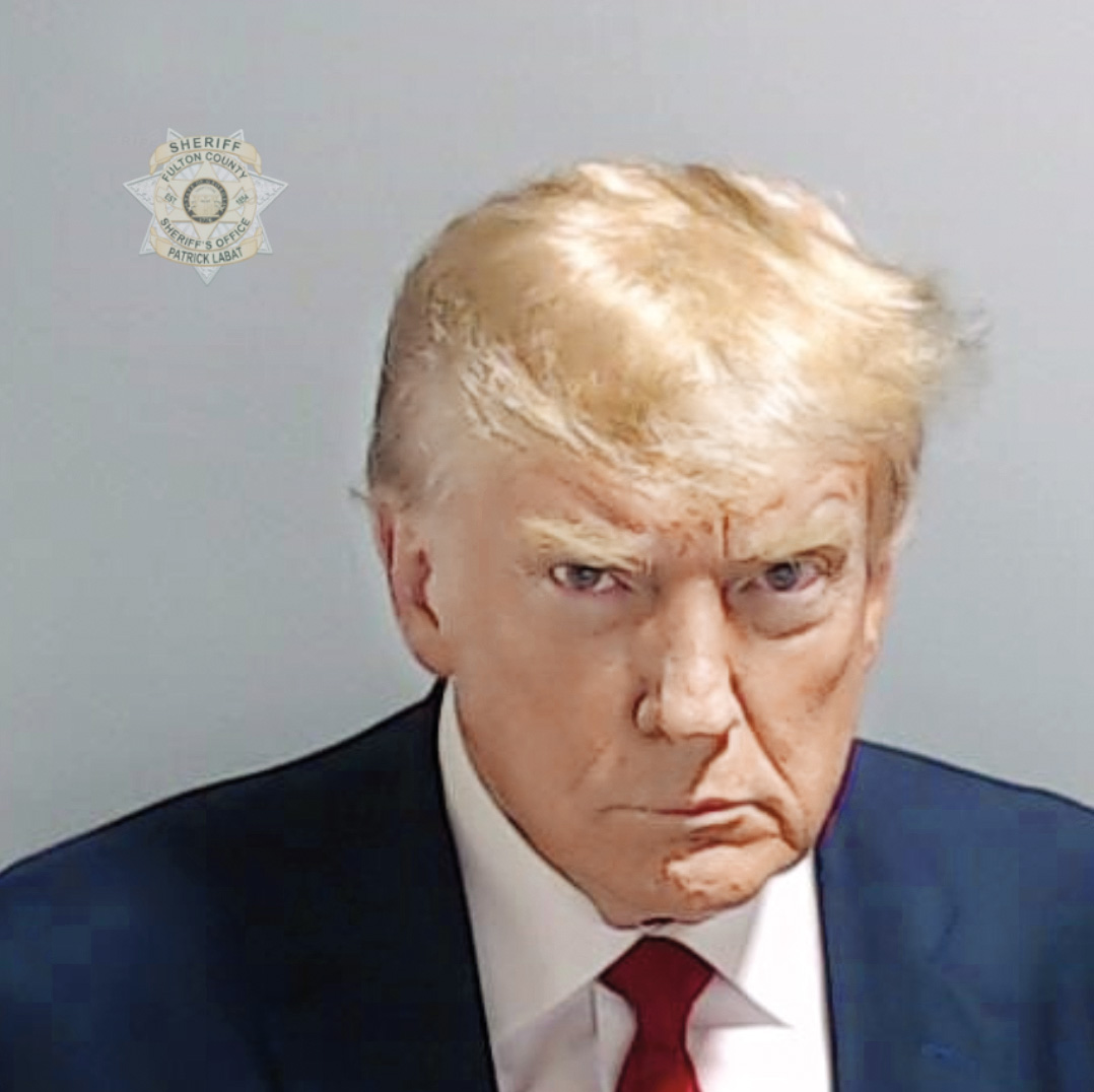 Policijska fotografija Donalda Trumpa ob prihodu v zapor v Atlanti 24. avgusta