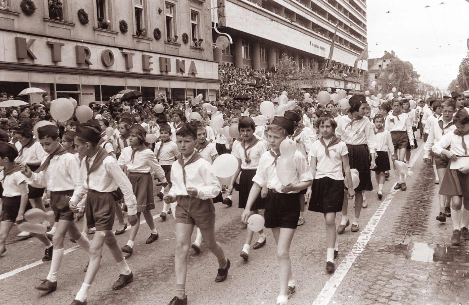 »Potrošnik ni skupinska identiteta«
